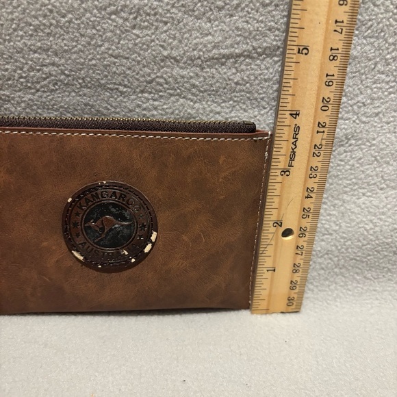 Kangaroo Australia Card Holder Wallet Badge New; some peeling - Picture 7 of 7